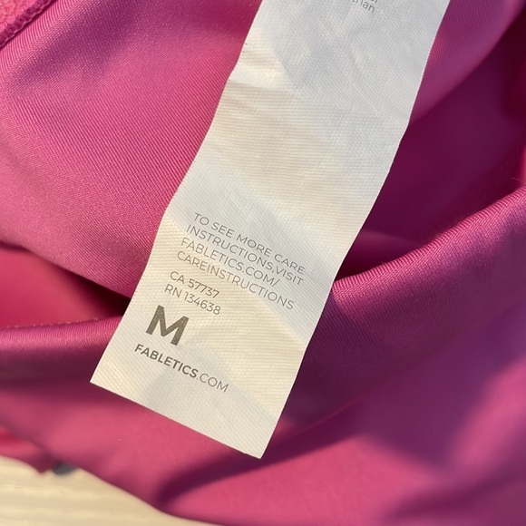 Fabletics High Waisted Ultracool Crop Hot Pink LEGGING M - Picture 10 of 10